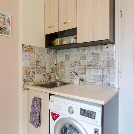 The Spot - Cute Little In The Center Apartment